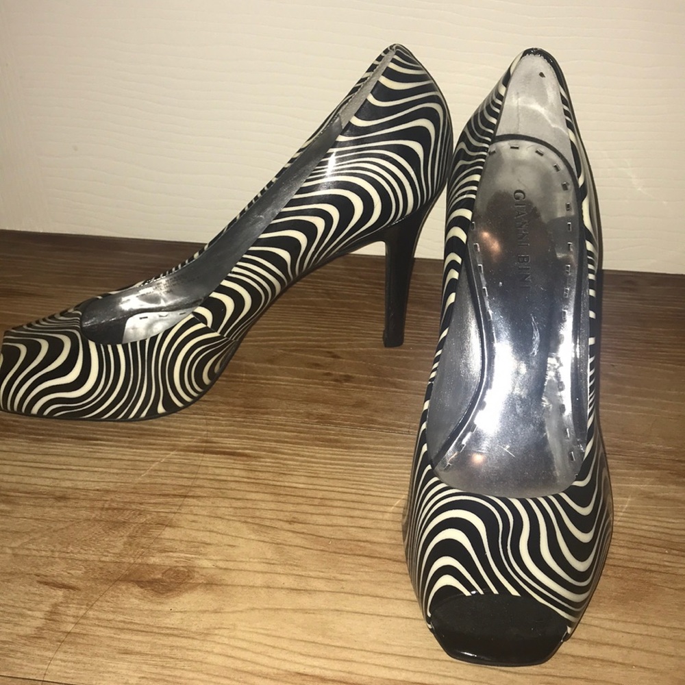 Gianni Bini Peep Toe Heels